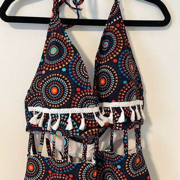 Cupshe Swimsuit - Picture 2 of 4